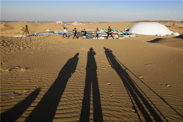 响沙湾,沙漠,度假地,景区,旅游,图片,照片,摄影,内蒙古响沙湾,内蒙古旅游,鄂尔多斯市旅游,莲花酒店,莲花度假酒店,莲沙度假岛,福沙度假岛,悦沙休闲岛,仙沙休闲岛,一粒沙度假村,在线预订,预定,旅行社,AAAAA,5A级旅游景区,库布齐,库布其沙漠,库布其旅游