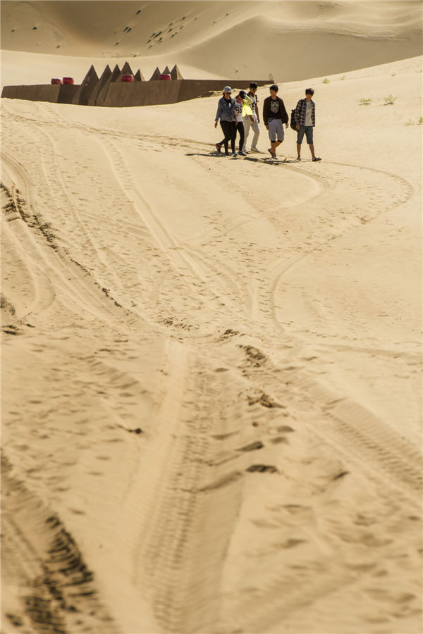 响沙湾,沙漠,度假地,景区,旅游,图片,照片,摄影,内蒙古响沙湾,内蒙古旅游,鄂尔多斯市旅游,莲花酒店,莲花度假酒店,莲沙度假岛,福沙度假岛,悦沙休闲岛,仙沙休闲岛,一粒沙度假村,在线预订,预定,旅行社,AAAAA,5A级旅游景区,库布齐,库布其沙漠,库布其旅游
