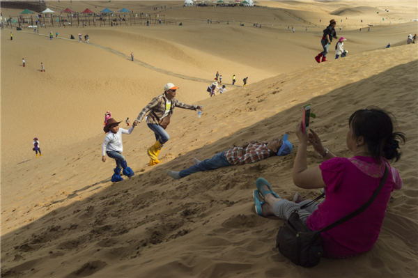 响沙湾,沙漠,度假地,景区,旅游,图片,照片,摄影,内蒙古响沙湾,内蒙古旅游,鄂尔多斯市旅游,莲花酒店,莲花度假酒店,莲沙度假岛,福沙度假岛,悦沙休闲岛,仙沙休闲岛,一粒沙度假村,在线预订,预定,旅行社,AAAAA,5A级旅游景区,库布齐,库布其沙漠,库布其旅游