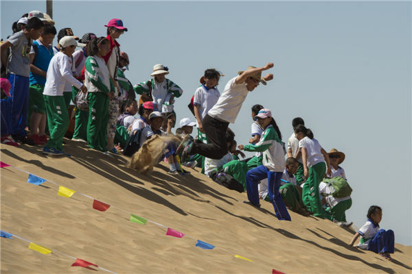 响沙湾,沙漠,度假地,景区,旅游,图片,照片,摄影,内蒙古响沙湾,内蒙古旅游,鄂尔多斯市旅游,莲花酒店,莲花度假酒店,莲沙度假岛,福沙度假岛,悦沙休闲岛,仙沙休闲岛,一粒沙度假村,在线预订,预定,旅行社,AAAAA,5A级旅游景区,库布齐,库布其沙漠,库布其旅游