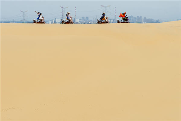 响沙湾,沙漠,度假地,景区,旅游,图片,照片,摄影,内蒙古响沙湾,内蒙古旅游,鄂尔多斯市旅游,莲花酒店,莲花度假酒店,莲沙度假岛,福沙度假岛,悦沙休闲岛,仙沙休闲岛,一粒沙度假村,在线预订,预定,旅行社,AAAAA,5A级旅游景区,库布齐,库布其沙漠,库布其旅游