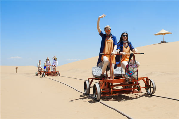 响沙湾,沙漠,度假地,景区,旅游,图片,照片,摄影,内蒙古响沙湾,内蒙古旅游,鄂尔多斯市旅游,莲花酒店,莲花度假酒店,莲沙度假岛,福沙度假岛,悦沙休闲岛,仙沙休闲岛,一粒沙度假村,在线预订,预定,旅行社,AAAAA,5A级旅游景区,库布齐,库布其沙漠,库布其旅游