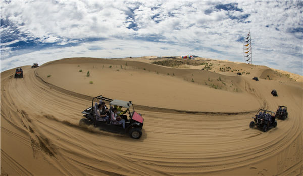 响沙湾,沙漠,度假地,景区,旅游,图片,照片,摄影,内蒙古响沙湾,内蒙古旅游,鄂尔多斯市旅游,莲花酒店,莲花度假酒店,莲沙度假岛,福沙度假岛,悦沙休闲岛,仙沙休闲岛,一粒沙度假村,在线预订,预定,旅行社,AAAAA,5A级旅游景区,库布齐,库布其沙漠,库布其旅游
