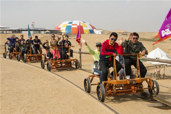 响沙湾,沙漠,度假地,景区,旅游,图片,照片,摄影,内蒙古响沙湾,内蒙古旅游,鄂尔多斯市旅游,莲花酒店,莲花度假酒店,莲沙度假岛,福沙度假岛,悦沙休闲岛,仙沙休闲岛,一粒沙度假村,在线预订,预定,旅行社,AAAAA,5A级旅游景区,库布齐,库布其沙漠,库布其旅游