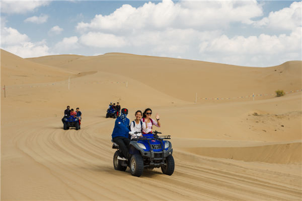 响沙湾,沙漠,度假地,景区,旅游,图片,照片,摄影,内蒙古响沙湾,内蒙古旅游,鄂尔多斯市旅游,莲花酒店,莲花度假酒店,莲沙度假岛,福沙度假岛,悦沙休闲岛,仙沙休闲岛,一粒沙度假村,在线预订,预定,旅行社,AAAAA,5A级旅游景区,库布齐,库布其沙漠,库布其旅游