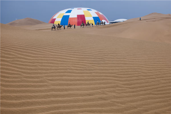 响沙湾,沙漠,度假地,景区,旅游,图片,照片,摄影,内蒙古响沙湾,内蒙古旅游,鄂尔多斯市旅游,莲花酒店,莲花度假酒店,莲沙度假岛,福沙度假岛,悦沙休闲岛,仙沙休闲岛,一粒沙度假村,在线预订,预定,旅行社,AAAAA,5A级旅游景区,库布齐,库布其沙漠,库布其旅游