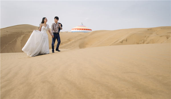 响沙湾,沙漠,度假地,景区,旅游,图片,照片,摄影,内蒙古响沙湾,内蒙古旅游,鄂尔多斯市旅游,莲花酒店,莲花度假酒店,莲沙度假岛,福沙度假岛,悦沙休闲岛,仙沙休闲岛,一粒沙度假村,在线预订,预定,旅行社,AAAAA,5A级旅游景区,库布齐,库布其沙漠,库布其旅游