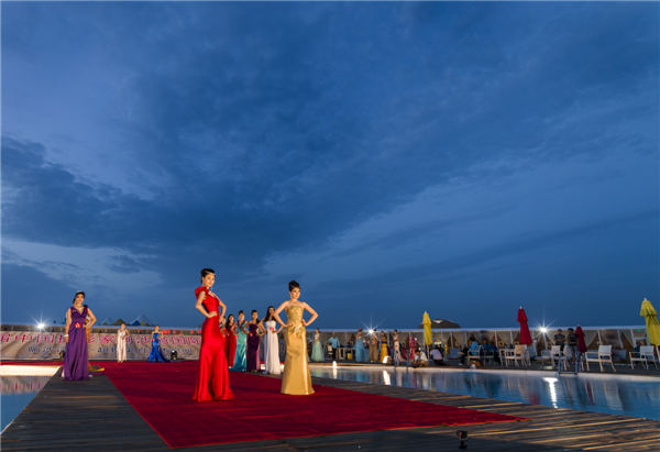 响沙湾,沙漠,度假地,景区,旅游,图片,照片,摄影,内蒙古响沙湾,内蒙古旅游,鄂尔多斯市旅游,莲花酒店,莲花度假酒店,莲沙度假岛,福沙度假岛,悦沙休闲岛,仙沙休闲岛,一粒沙度假村,在线预订,预定,旅行社,AAAAA,5A级旅游景区,库布齐,库布其沙漠,库布其旅游