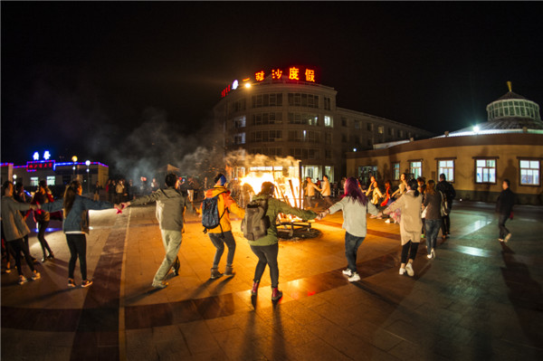 响沙湾,沙漠,度假地,景区,旅游,图片,照片,摄影,内蒙古响沙湾,内蒙古旅游,鄂尔多斯市旅游,莲花酒店,莲花度假酒店,莲沙度假岛,福沙度假岛,悦沙休闲岛,仙沙休闲岛,一粒沙度假村,在线预订,预定,旅行社,AAAAA,5A级旅游景区,库布齐,库布其沙漠,库布其旅游