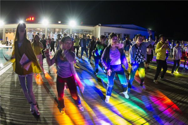 响沙湾,沙漠,度假地,景区,旅游,图片,照片,摄影,内蒙古响沙湾,内蒙古旅游,鄂尔多斯市旅游,莲花酒店,莲花度假酒店,莲沙度假岛,福沙度假岛,悦沙休闲岛,仙沙休闲岛,一粒沙度假村,在线预订,预定,旅行社,AAAAA,5A级旅游景区,库布齐,库布其沙漠,库布其旅游