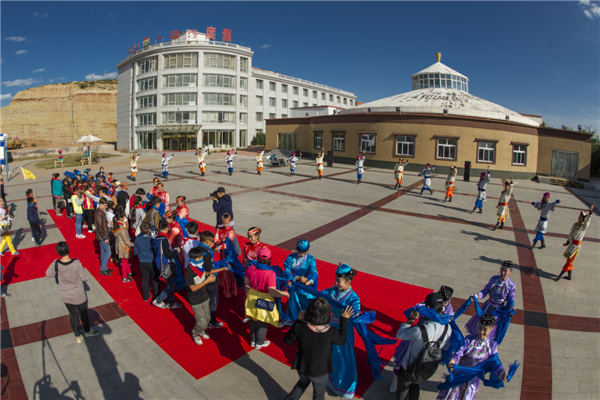 响沙湾,沙漠,度假地,景区,旅游,图片,照片,摄影,内蒙古响沙湾,内蒙古旅游,鄂尔多斯市旅游,莲花酒店,莲花度假酒店,莲沙度假岛,福沙度假岛,悦沙休闲岛,仙沙休闲岛,一粒沙度假村,在线预订,预定,旅行社,AAAAA,5A级旅游景区,库布齐,库布其沙漠,库布其旅游