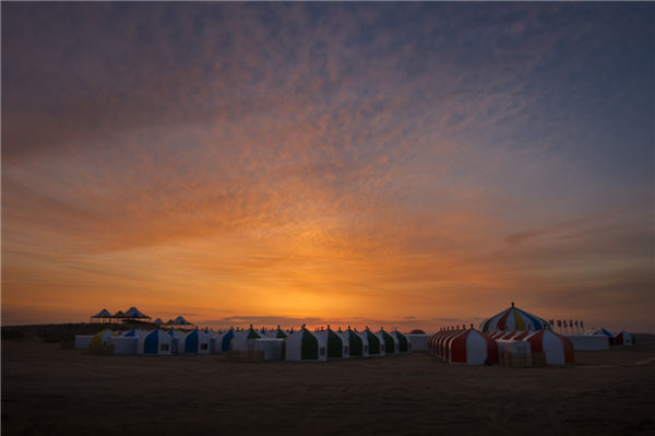 响沙湾,沙漠,度假地,景区,旅游,图片,照片,摄影,内蒙古响沙湾,内蒙古旅游,鄂尔多斯市旅游,莲花酒店,莲花度假酒店,莲沙度假岛,福沙度假岛,悦沙休闲岛,仙沙休闲岛,一粒沙度假村,在线预订,预定,旅行社,AAAAA,5A级旅游景区,库布齐,库布其沙漠,库布其旅游