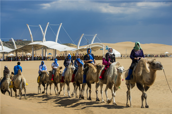 响沙湾,沙漠,度假地,景区,旅游,图片,照片,摄影,内蒙古响沙湾,内蒙古旅游,鄂尔多斯市旅游,莲花酒店,莲花度假酒店,莲沙度假岛,福沙度假岛,悦沙休闲岛,仙沙休闲岛,一粒沙度假村,在线预订,预定,旅行社,AAAAA,5A级旅游景区,库布齐,库布其沙漠,库布其旅游