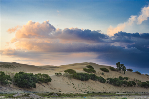 响沙湾,沙漠,度假地,景区,旅游,图片,照片,摄影,内蒙古响沙湾,内蒙古旅游,鄂尔多斯市旅游,莲花酒店,莲花度假酒店,莲沙度假岛,福沙度假岛,悦沙休闲岛,仙沙休闲岛,一粒沙度假村,在线预订,预定,旅行社,AAAAA,5A级旅游景区,库布齐,库布其沙漠,库布其旅游