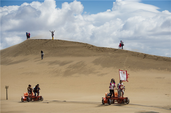 响沙湾,沙漠,度假地,景区,旅游,图片,照片,摄影,内蒙古响沙湾,内蒙古旅游,鄂尔多斯市旅游,莲花酒店,莲花度假酒店,莲沙度假岛,福沙度假岛,悦沙休闲岛,仙沙休闲岛,一粒沙度假村,在线预订,预定,旅行社,AAAAA,5A级旅游景区,库布齐,库布其沙漠,库布其旅游