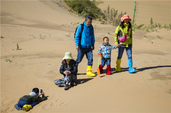 响沙湾,沙漠,度假地,景区,旅游,图片,照片,摄影,内蒙古响沙湾,内蒙古旅游,鄂尔多斯市旅游,莲花酒店,莲花度假酒店,莲沙度假岛,福沙度假岛,悦沙休闲岛,仙沙休闲岛,一粒沙度假村,在线预订,预定,旅行社,AAAAA,5A级旅游景区,库布齐,库布其沙漠,库布其旅游