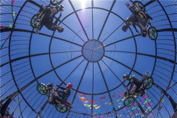 响沙湾,沙漠,度假地,景区,旅游,图片,照片,摄影,内蒙古响沙湾,内蒙古旅游,鄂尔多斯市旅游,莲花酒店,莲花度假酒店,莲沙度假岛,福沙度假岛,悦沙休闲岛,仙沙休闲岛,一粒沙度假村,在线预订,预定,旅行社,AAAAA,5A级旅游景区,库布齐,库布其沙漠,库布其旅游