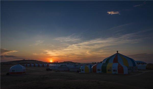 响沙湾,沙漠,度假地,景区,旅游,图片,照片,摄影,内蒙古响沙湾,内蒙古旅游,鄂尔多斯市旅游,莲花酒店,莲花度假酒店,莲沙度假岛,福沙度假岛,悦沙休闲岛,仙沙休闲岛,一粒沙度假村,在线预订,预定,旅行社,AAAAA,5A级旅游景区,库布齐,库布其沙漠,库布其旅游