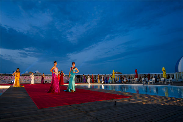 响沙湾,沙漠,度假地,景区,旅游,图片,照片,摄影,内蒙古响沙湾,内蒙古旅游,鄂尔多斯市旅游,莲花酒店,莲花度假酒店,莲沙度假岛,福沙度假岛,悦沙休闲岛,仙沙休闲岛,一粒沙度假村,在线预订,预定,旅行社,AAAAA,5A级旅游景区,库布齐,库布其沙漠,库布其旅游