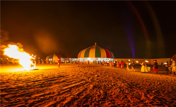 响沙湾,沙漠,度假地,景区,旅游,图片,照片,摄影,内蒙古响沙湾,内蒙古旅游,鄂尔多斯市旅游,莲花酒店,莲花度假酒店,莲沙度假岛,福沙度假岛,悦沙休闲岛,仙沙休闲岛,一粒沙度假村,在线预订,预定,旅行社,AAAAA,5A级旅游景区,库布齐,库布其沙漠,库布其旅游