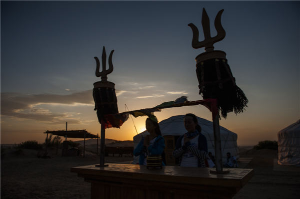 响沙湾,沙漠,度假地,景区,旅游,图片,照片,摄影,内蒙古响沙湾,内蒙古旅游,鄂尔多斯市旅游,莲花酒店,莲花度假酒店,莲沙度假岛,福沙度假岛,悦沙休闲岛,仙沙休闲岛,一粒沙度假村,在线预订,预定,旅行社,AAAAA,5A级旅游景区,库布齐,库布其沙漠,库布其旅游