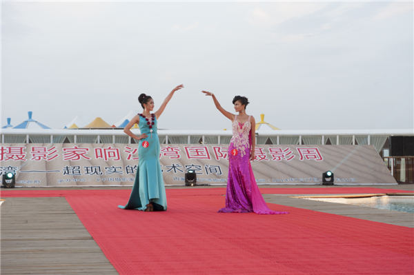 响沙湾,沙漠,度假地,景区,旅游,图片,照片,摄影,内蒙古响沙湾,内蒙古旅游,鄂尔多斯市旅游,莲花酒店,莲花度假酒店,莲沙度假岛,福沙度假岛,悦沙休闲岛,仙沙休闲岛,一粒沙度假村,在线预订,预定,旅行社,AAAAA,5A级旅游景区,库布齐,库布其沙漠,库布其旅游