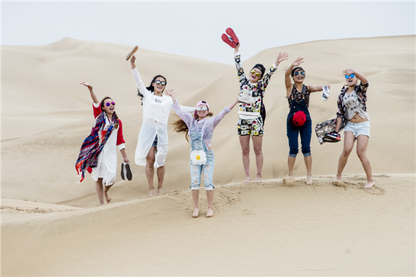 响沙湾,沙漠,度假地,景区,旅游,图片,照片,摄影,内蒙古响沙湾,内蒙古旅游,鄂尔多斯市旅游,莲花酒店,莲花度假酒店,莲沙度假岛,福沙度假岛,悦沙休闲岛,仙沙休闲岛,一粒沙度假村,在线预订,预定,旅行社,AAAAA,5A级旅游景区,库布齐,库布其沙漠,库布其旅游