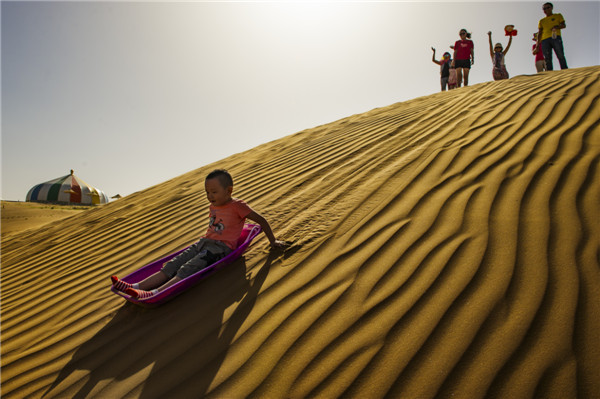 响沙湾,沙漠,度假地,景区,旅游,图片,照片,摄影,内蒙古响沙湾,内蒙古旅游,鄂尔多斯市旅游,莲花酒店,莲花度假酒店,莲沙度假岛,福沙度假岛,悦沙休闲岛,仙沙休闲岛,一粒沙度假村,在线预订,预定,旅行社,AAAAA,5A级旅游景区,库布齐,库布其沙漠,库布其旅游