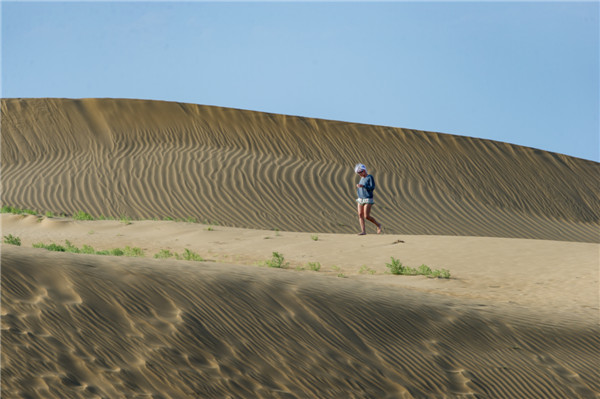 响沙湾,沙漠,度假地,景区,旅游,图片,照片,摄影,内蒙古响沙湾,内蒙古旅游,鄂尔多斯市旅游,莲花酒店,莲花度假酒店,莲沙度假岛,福沙度假岛,悦沙休闲岛,仙沙休闲岛,一粒沙度假村,在线预订,预定,旅行社,AAAAA,5A级旅游景区,库布齐,库布其沙漠,库布其旅游