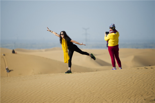 响沙湾,沙漠,度假地,景区,旅游,图片,照片,摄影,内蒙古响沙湾,内蒙古旅游,鄂尔多斯市旅游,莲花酒店,莲花度假酒店,莲沙度假岛,福沙度假岛,悦沙休闲岛,仙沙休闲岛,一粒沙度假村,在线预订,预定,旅行社,AAAAA,5A级旅游景区,库布齐,库布其沙漠,库布其旅游