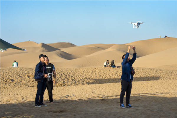 响沙湾,沙漠,度假地,景区,旅游,图片,照片,摄影,内蒙古响沙湾,内蒙古旅游,鄂尔多斯市旅游,莲花酒店,莲花度假酒店,莲沙度假岛,福沙度假岛,悦沙休闲岛,仙沙休闲岛,一粒沙度假村,在线预订,预定,旅行社,AAAAA,5A级旅游景区,库布齐,库布其沙漠,库布其旅游