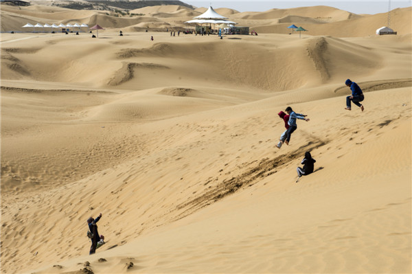 响沙湾,沙漠,度假地,景区,旅游,图片,照片,摄影,内蒙古响沙湾,内蒙古旅游,鄂尔多斯市旅游,莲花酒店,莲花度假酒店,莲沙度假岛,福沙度假岛,悦沙休闲岛,仙沙休闲岛,一粒沙度假村,在线预订,预定,旅行社,AAAAA,5A级旅游景区,库布齐,库布其沙漠,库布其旅游
