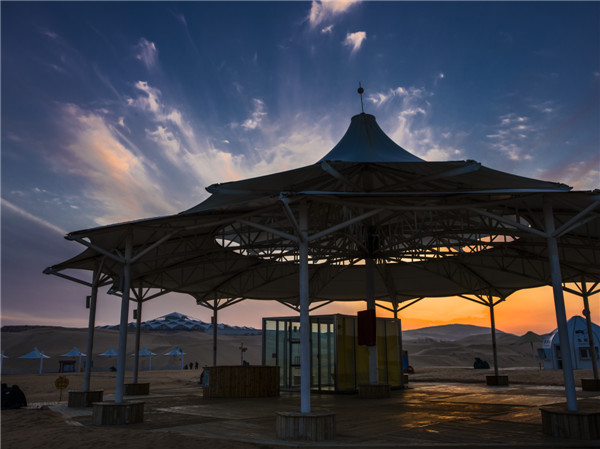 响沙湾,沙漠,度假地,景区,旅游,图片,照片,摄影,内蒙古响沙湾,内蒙古旅游,鄂尔多斯市旅游,莲花酒店,莲花度假酒店,莲沙度假岛,福沙度假岛,悦沙休闲岛,仙沙休闲岛,一粒沙度假村,在线预订,预定,旅行社,AAAAA,5A级旅游景区,库布齐,库布其沙漠,库布其旅游