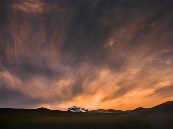 响沙湾,沙漠,度假地,景区,旅游,图片,照片,摄影,内蒙古响沙湾,内蒙古旅游,鄂尔多斯市旅游,莲花酒店,莲花度假酒店,莲沙度假岛,福沙度假岛,悦沙休闲岛,仙沙休闲岛,一粒沙度假村,在线预订,预定,旅行社,AAAAA,5A级旅游景区,库布齐,库布其沙漠,库布其旅游