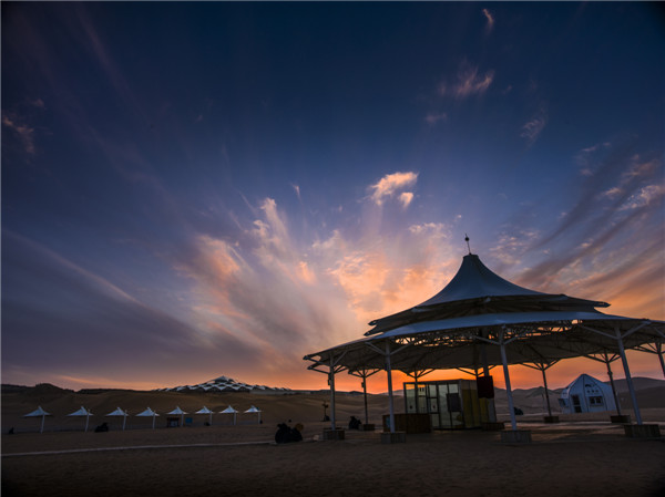 响沙湾,沙漠,度假地,景区,旅游,图片,照片,摄影,内蒙古响沙湾,内蒙古旅游,鄂尔多斯市旅游,莲花酒店,莲花度假酒店,莲沙度假岛,福沙度假岛,悦沙休闲岛,仙沙休闲岛,一粒沙度假村,在线预订,预定,旅行社,AAAAA,5A级旅游景区,库布齐,库布其沙漠,库布其旅游