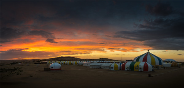 响沙湾,沙漠,度假地,景区,旅游,图片,照片,摄影,内蒙古响沙湾,内蒙古旅游,鄂尔多斯市旅游,莲花酒店,莲花度假酒店,莲沙度假岛,福沙度假岛,悦沙休闲岛,仙沙休闲岛,一粒沙度假村,在线预订,预定,旅行社,AAAAA,5A级旅游景区,库布齐,库布其沙漠,库布其旅游