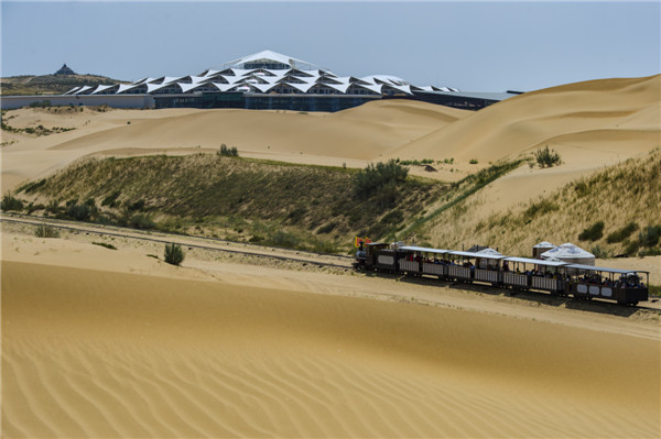 响沙湾,沙漠,度假地,景区,旅游,图片,照片,摄影,内蒙古响沙湾,内蒙古旅游,鄂尔多斯市旅游,莲花酒店,莲花度假酒店,莲沙度假岛,福沙度假岛,悦沙休闲岛,仙沙休闲岛,一粒沙度假村,在线预订,预定,旅行社,AAAAA,5A级旅游景区,库布齐,库布其沙漠,库布其旅游