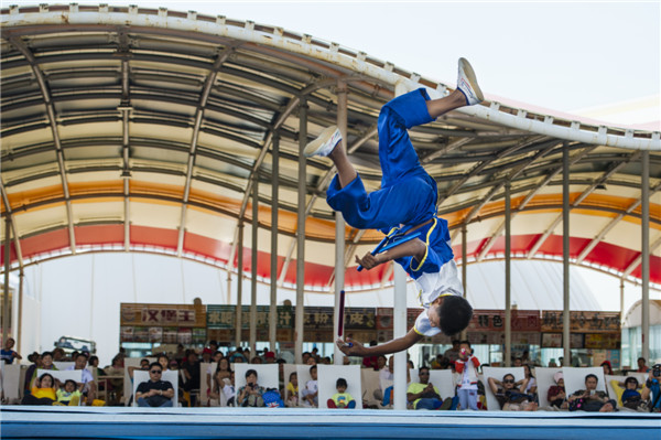 响沙湾,沙漠,度假地,景区,旅游,图片,照片,摄影,内蒙古响沙湾,内蒙古旅游,鄂尔多斯市旅游,莲花酒店,莲花度假酒店,莲沙度假岛,福沙度假岛,悦沙休闲岛,仙沙休闲岛,一粒沙度假村,在线预订,预定,旅行社,AAAAA,5A级旅游景区,库布齐,库布其沙漠,库布其旅游