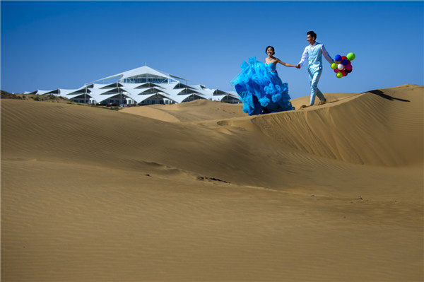 响沙湾,沙漠,度假地,景区,旅游,图片,照片,摄影,内蒙古响沙湾,内蒙古旅游,鄂尔多斯市旅游,莲花酒店,莲花度假酒店,莲沙度假岛,福沙度假岛,悦沙休闲岛,仙沙休闲岛,一粒沙度假村,在线预订,预定,旅行社,AAAAA,5A级旅游景区,库布齐,库布其沙漠,库布其旅游