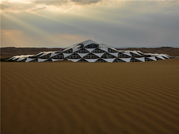 响沙湾,沙漠,度假地,景区,旅游,图片,照片,摄影,内蒙古响沙湾,内蒙古旅游,鄂尔多斯市旅游,莲花酒店,莲花度假酒店,莲沙度假岛,福沙度假岛,悦沙休闲岛,仙沙休闲岛,一粒沙度假村,在线预订,预定,旅行社,AAAAA,5A级旅游景区,库布齐,库布其沙漠,库布其旅游