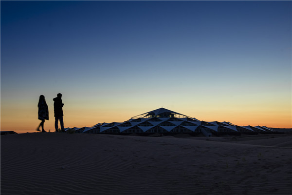 响沙湾,沙漠,度假地,景区,旅游,图片,照片,摄影,内蒙古响沙湾,内蒙古旅游,鄂尔多斯市旅游,莲花酒店,莲花度假酒店,莲沙度假岛,福沙度假岛,悦沙休闲岛,仙沙休闲岛,一粒沙度假村,在线预订,预定,旅行社,AAAAA,5A级旅游景区,库布齐,库布其沙漠,库布其旅游
