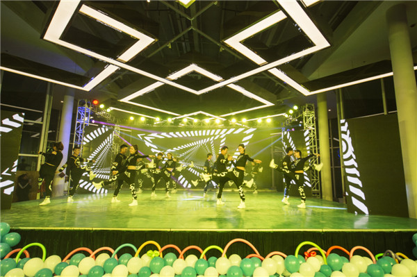 响沙湾,沙漠,度假地,景区,旅游,图片,照片,摄影,内蒙古响沙湾,内蒙古旅游,鄂尔多斯市旅游,莲花酒店,莲花度假酒店,莲沙度假岛,福沙度假岛,悦沙休闲岛,仙沙休闲岛,一粒沙度假村,在线预订,预定,旅行社,AAAAA,5A级旅游景区,库布齐,库布其沙漠,库布其旅游