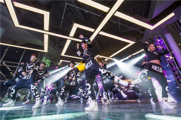 响沙湾,沙漠,度假地,景区,旅游,图片,照片,摄影,内蒙古响沙湾,内蒙古旅游,鄂尔多斯市旅游,莲花酒店,莲花度假酒店,莲沙度假岛,福沙度假岛,悦沙休闲岛,仙沙休闲岛,一粒沙度假村,在线预订,预定,旅行社,AAAAA,5A级旅游景区,库布齐,库布其沙漠,库布其旅游