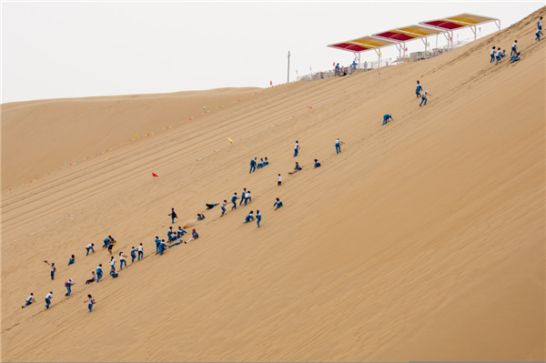 响沙湾,沙漠,度假地,景区,旅游,图片,照片,摄影,内蒙古响沙湾,内蒙古旅游,鄂尔多斯市旅游,莲花酒店,莲花度假酒店,莲沙度假岛,福沙度假岛,悦沙休闲岛,仙沙休闲岛,一粒沙度假村,在线预订,预定,旅行社,AAAAA,5A级旅游景区,库布齐,库布其沙漠,库布其旅游