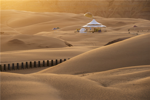 响沙湾,沙漠,度假地,景区,旅游,图片,照片,摄影,内蒙古响沙湾,内蒙古旅游,鄂尔多斯市旅游,莲花酒店,莲花度假酒店,莲沙度假岛,福沙度假岛,悦沙休闲岛,仙沙休闲岛,一粒沙度假村,在线预订,预定,旅行社,AAAAA,5A级旅游景区,库布齐,库布其沙漠,库布其旅游