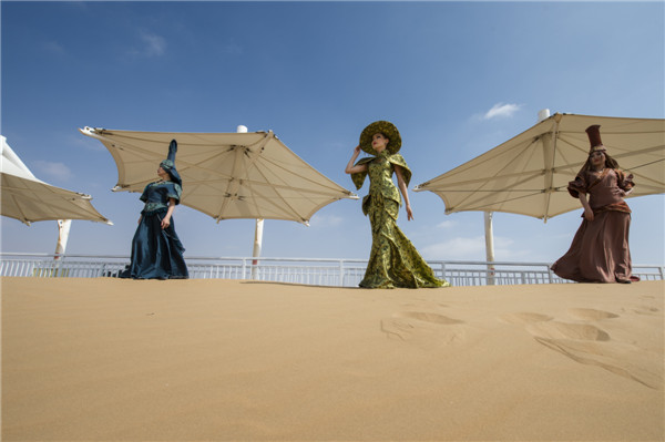 响沙湾,沙漠,度假地,景区,旅游,图片,照片,摄影,内蒙古响沙湾,内蒙古旅游,鄂尔多斯市旅游,莲花酒店,莲花度假酒店,莲沙度假岛,福沙度假岛,悦沙休闲岛,仙沙休闲岛,一粒沙度假村,在线预订,预定,旅行社,AAAAA,5A级旅游景区,库布齐,库布其沙漠,库布其旅游