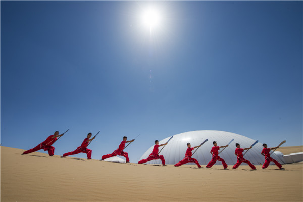 响沙湾,沙漠,度假地,景区,旅游,图片,照片,摄影,内蒙古响沙湾,内蒙古旅游,鄂尔多斯市旅游,莲花酒店,莲花度假酒店,莲沙度假岛,福沙度假岛,悦沙休闲岛,仙沙休闲岛,一粒沙度假村,在线预订,预定,旅行社,AAAAA,5A级旅游景区,库布齐,库布其沙漠,库布其旅游