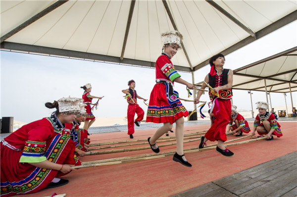 响沙湾,沙漠,度假地,景区,旅游,图片,照片,摄影,内蒙古响沙湾,内蒙古旅游,鄂尔多斯市旅游,莲花酒店,莲花度假酒店,莲沙度假岛,福沙度假岛,悦沙休闲岛,仙沙休闲岛,一粒沙度假村,在线预订,预定,旅行社,AAAAA,5A级旅游景区,库布齐,库布其沙漠,库布其旅游