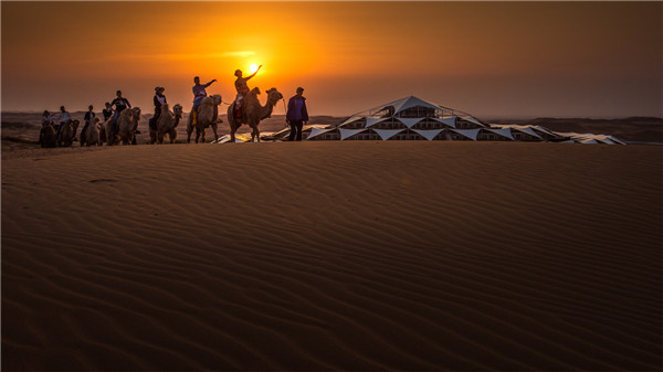 响沙湾,沙漠,度假地,景区,旅游,图片,照片,摄影,内蒙古响沙湾,内蒙古旅游,鄂尔多斯市旅游,莲花酒店,莲花度假酒店,莲沙度假岛,福沙度假岛,悦沙休闲岛,仙沙休闲岛,一粒沙度假村,在线预订,预定,旅行社,AAAAA,5A级旅游景区,库布齐,库布其沙漠,库布其旅游