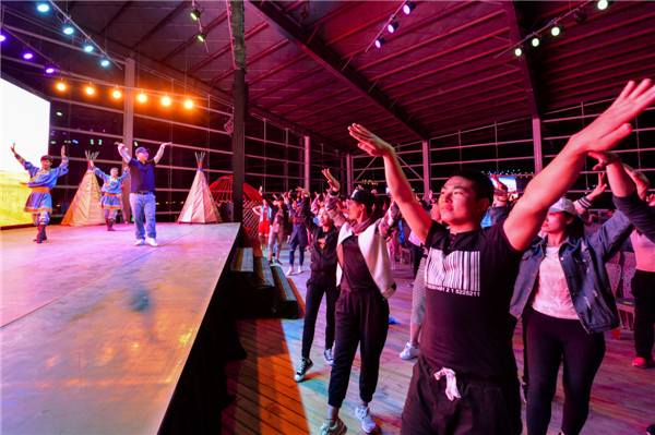 响沙湾,沙漠,度假地,景区,旅游,图片,照片,摄影,内蒙古响沙湾,内蒙古旅游,鄂尔多斯市旅游,莲花酒店,莲花度假酒店,莲沙度假岛,福沙度假岛,悦沙休闲岛,仙沙休闲岛,一粒沙度假村,在线预订,预定,旅行社,AAAAA,5A级旅游景区,库布齐,库布其沙漠,库布其旅游